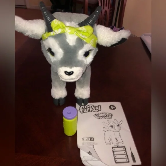 Furreal Daisy the yoga goat - Picture 1 of 11